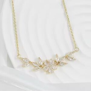 18K Gold Diamond Flower & Leaves Accents Necklace Bridal Wedding Clavicle